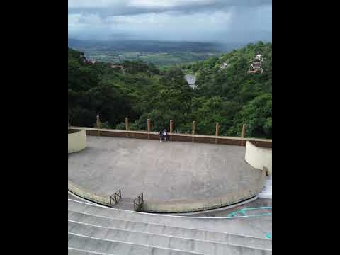 Serra Negra em Bezerros, Pernambuco. Voozinho rápido. Imagens do anfiteatro e do Vale.