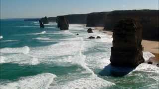 preview picture of video 'Helicopter over the 12 Apostles in Port Campbell Victoria'