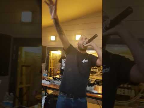 EGREEN, DJ P-KUT - INTRO (E' DAVVERO MEGLIO CHE SCENDI) LIVE @ Quasar 14/05/17