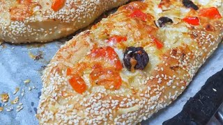 מאפה סירות בצק עם ירקות (ליהי קרויץ - מטבח בקלי קלות) - התמונה מוצגת ישירות מתוך אתר האינטרנט יוטיוב. זכויות היוצרים בתמונה שייכות ליוצרה. קישור קרדיט למקור התוכן נמצא בתוך דף הסרטון