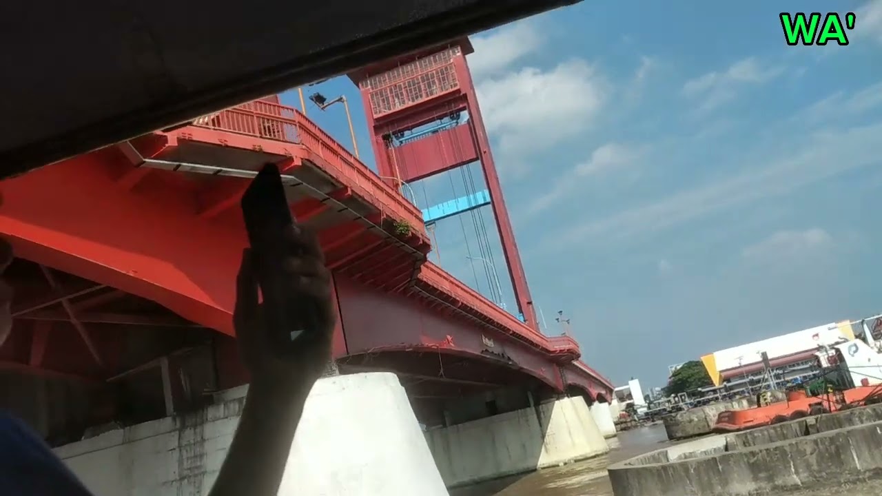 Di atas KM Putri Kembang Dadar Palembang