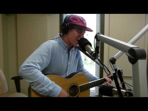 Louis de Roo performs "Canadian Girl" in studio