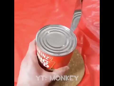 demoman tries to open soup can