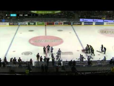 Sebastian Karlssons otäcka huvudtackling på Magnus Kahnberg - Hela incidenten | 11-11-05 |