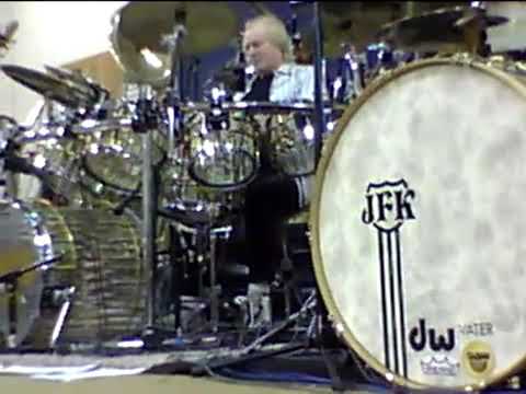 Yes Miscellany: 11/7/10 - Alan White Performing at Woodstick