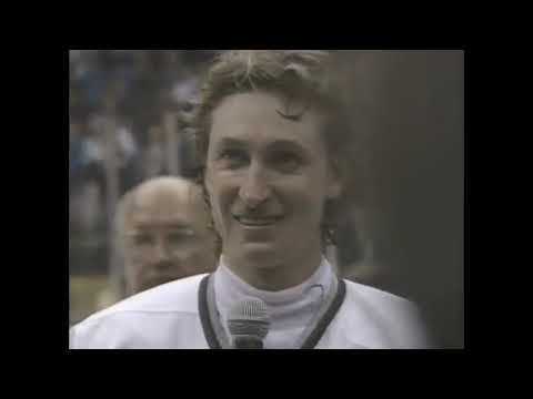 NHL 1993/1994 Gretzky scores 802, passes Howe  23 03 1994  Canucks @ Kings