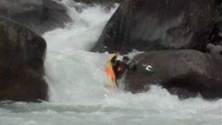preview picture of video 'Panama Whitewater Kayaking Report'