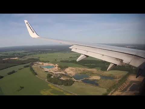 Lądowanie samolotu Ryanair na lotnisku Szczecin -Goleniów (Boeing 737-800) [2.7K]