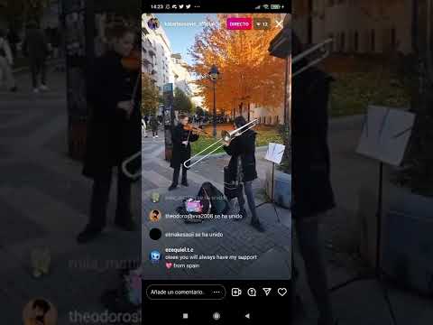 Katarina Savić (🇷🇸 JESC 2022) and her sister Jovana performing on the street (13/11/2022)