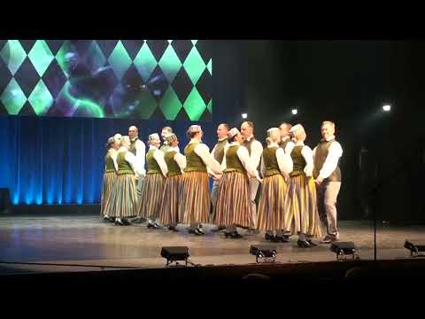 KRIPU KRAPU DEJĀ GĀJU Jānis Kalniņš Zane Leimane, J. Ločmelis, A. Ločmelis dejo VPDK “Dejotprieks”