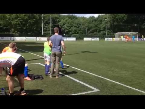 VDZ toernooi DVOV C2 - Angeren C1 Rui heeft akkefietje en liefdevolle verzorging