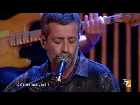 Daniele Silvestri canta "Che bella faccia" a Propaganda Live