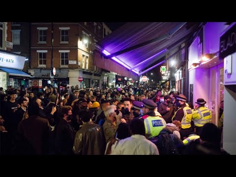Revellers in London enjoy last pint before four-week national lockdown in England