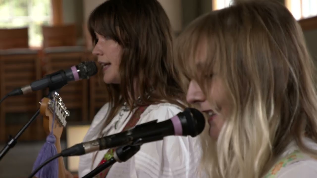 Wet Leg - Being In Love (Live on KEXP)