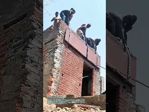 綱で板を吊り上げる：建築現場の手作業の技