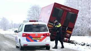 preview picture of video 'GPTV: Vrachtwagens van de weg op de N369 bij Rottevalle'