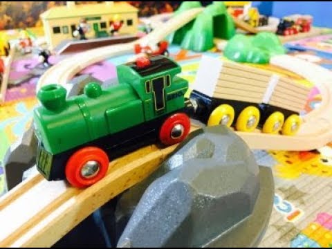 Ravensburger BRIO - Baterijomis varomas variklis (33595) video