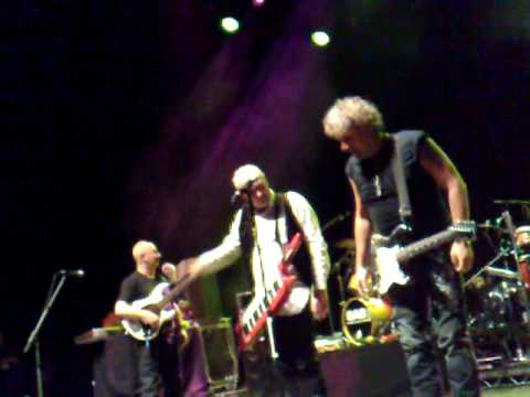 The History Of Rock N Roll in 28 Riffs