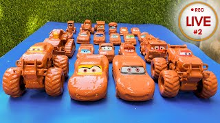 Clean up muddy minicars fall into the water & disney pixar car convoys! Play in the garden