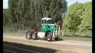 preview picture of video 'WHITE 9000 TRUCK HAT TRUCKS IN ACTION LARDNER PARK IN 2010'