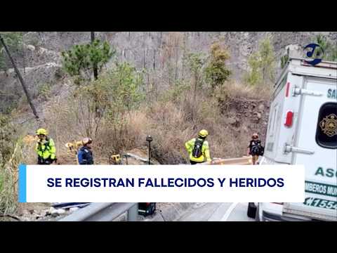 Microbús cae a barranco en ruta Tecpán–Santo Tomás Chiché