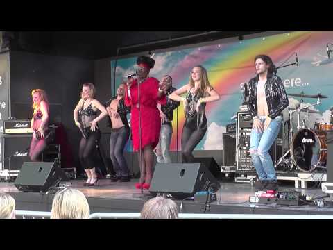 Effie Izora @ CSD w/ dancers singing De Ja Vu (Beyonce cover)