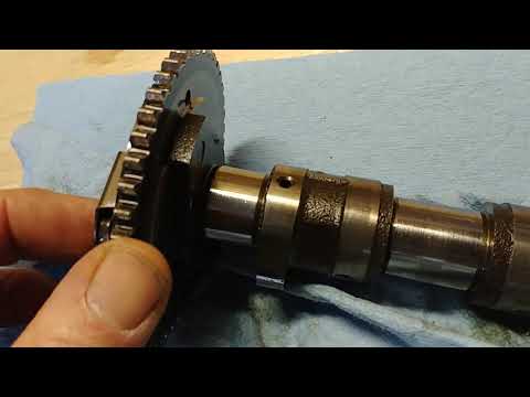 Camshaft decompression pin