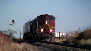 preview picture of video 'BNSF 770 West (Warbonnet) on 11-6-2010'