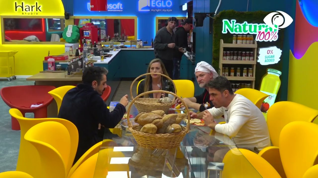 Genti ironi me Efin, konkurrentja e nënqesh