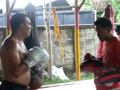 Pini Hadida training muay thai in thailand 2009