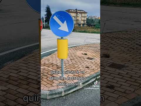 Segnali di Obbligo       Passaggio Obbligatorio a destra ↘️e a sinistra ↙️