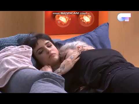 Alba y Natalia OT2018 despiertan de una siesta y siguen muy cariñosas