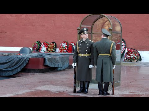 Как почетный караул не замерзает в сильный мороз