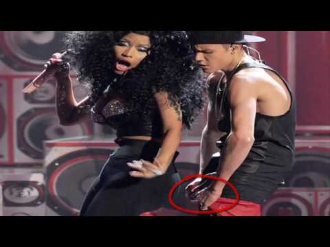 Nicki Minaj causes an erection to Justin Bieber