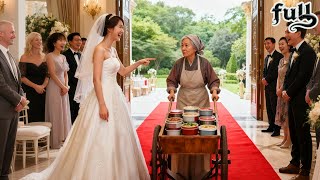 Arrogante bruid beledigt oude serveerster en verbiedt haar van het banket! Ze weet niet dat ze de moeder is van haar miljardair-echtgenoot!