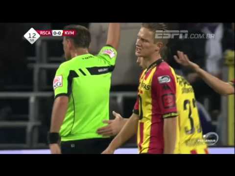 Goleiro pega 3 pênaltis na mesma partida na Bélgica