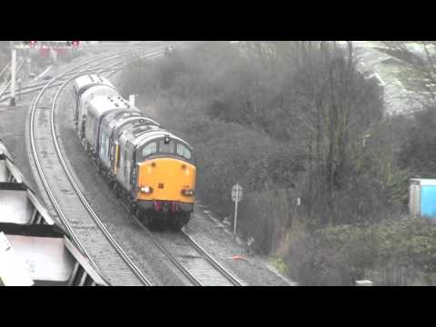 37069 & 37609 pass Gloucester Yard with the 08.00 Crewe to Devonport Dockyard flask. 27/01/2015