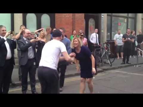 Dublin taxi driver dances to "Get Lucky".