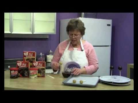 CakePopFun - Covering a Cake Pop with Melted Icing