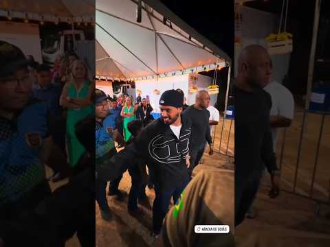 Zé Felipe deixa fãs curiosos durante show em Abadia de Goiás#zefelipe #virginiafonseca #leonardo