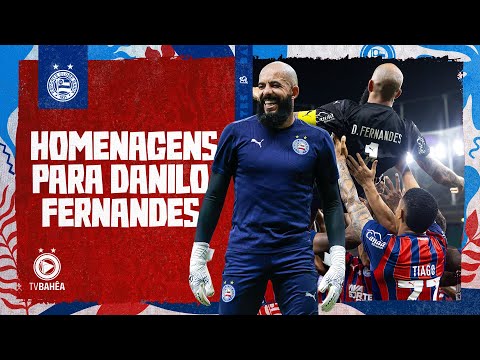 Danilo Fernandes is honored in his last game at Fonte Nova.