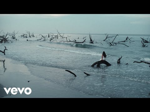 Gigi Perez - At The Beach, In Every Life (Official Music Video)