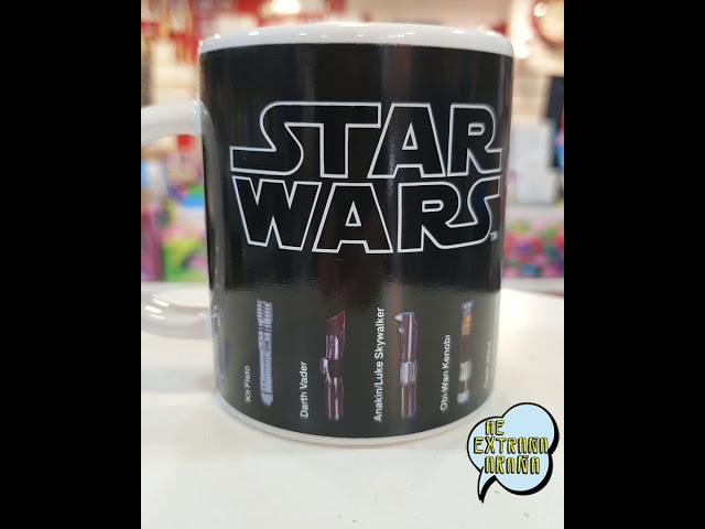 Vídeo relacionado con Taza Cambiante de Calor con Lightsaber de Star Wars - Producto oficial Disney, añade bebida caliente para revelar lightsabers, regalo para fans, 295ml