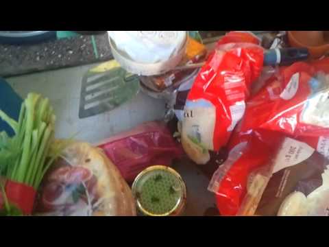 Récupérer la nourriture des supermarchés (poubelle pleine, ventre plein ;-)