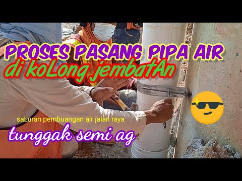 proses pasang pipa dikoLong jembatan