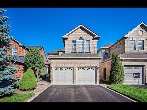 Empty House in Whitby Ontario Canada | Dan Plowman