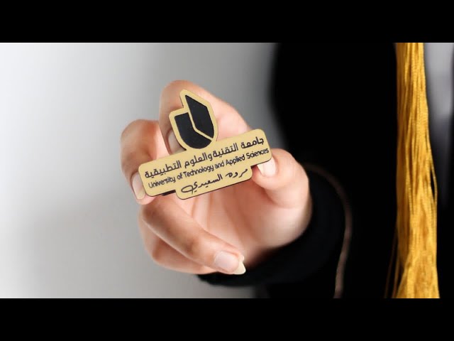 بروش دكتور الأسنان بتصميم الاسم  والعبارة حسب الطلب مع الزركون بروش تخرج  جامعة