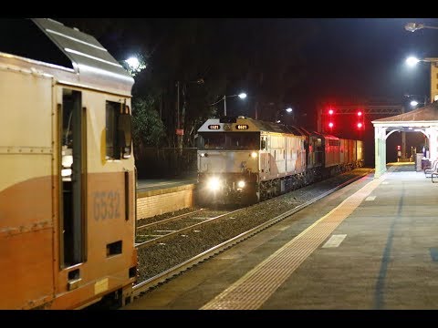 QUBE Cross at Kangaroo Flat: G532, S303 and B74 on 9078 & G521, T378 and S313 on 9073- 26/6/17