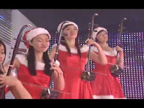 Santa Claus Is Comin To Town - 12 Girls Band