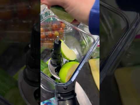 Detox with this green juice 🌱 #shorts